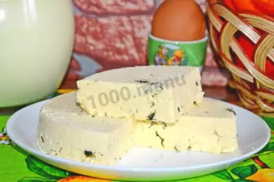 Сыр с зеленью домашний
