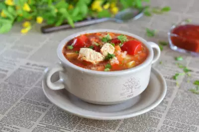 Суп харчо с томатной пастой и рисом и тушенкой