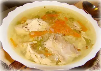 Вкусный суп с курицей и вермишелью