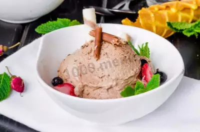 Итальянский десерт шоколадное мороженое Семифредо