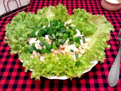 Салат с кириешками и фасолью фото