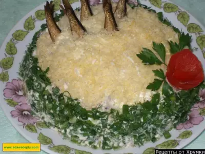 Салат рыбки в пруду со шпротами и маринованными огурцами