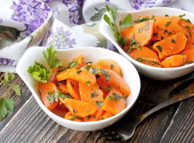 Салат из вареной моркови с уксусом и чесноком