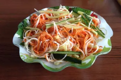 Салат с фунчозой и корейской морковью