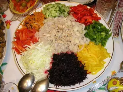 Салат козел в огороде с корейской морковью и картошкой фри