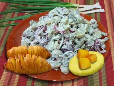 Салат из свинины с маринованными грибами ананасом и сыром
