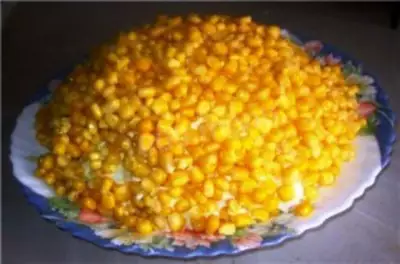 Салат Слойка с кукурузой и плавленным сыром
