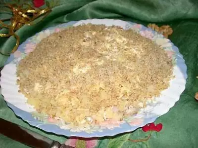 Салат Слоеный из курицы с орехами и грибы