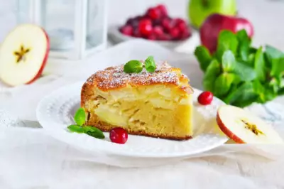Яблочный заливной пирог с яблоками