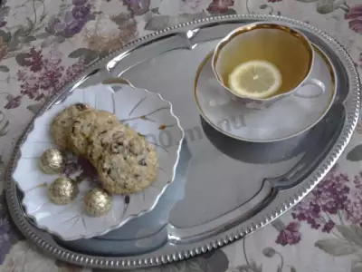 Печенье овсяное с орехами, шоколадом и сушеной клюквой