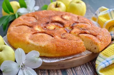 Яблочный пирог на сковороде быстро и вкусно