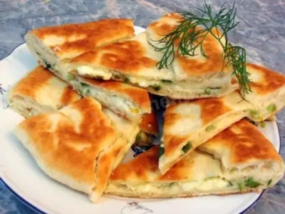 Тбилисские хачапури с сыром на сковороде