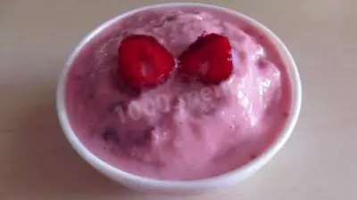 Клубничное мороженое на кефире
