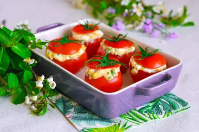 Фаршированные помидоры с сыром в духовке