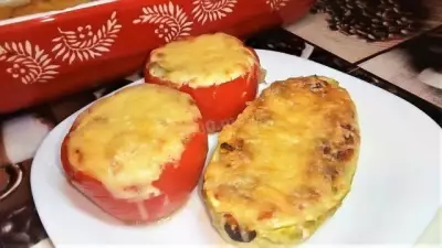 Фаршированные творогом помидоры и кабачки под сыром