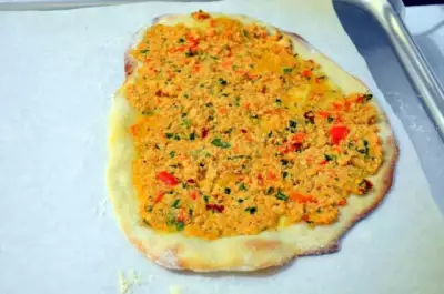 домашний турецкий Лахмаджун пицца с фаршем