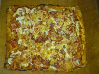 Пицца домашняя из готового теста