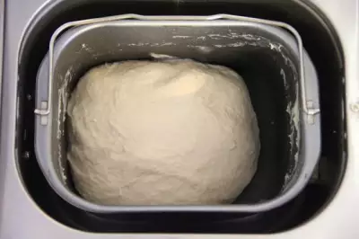 Дрожжевое тесто для хлеба в хлебопечке на сухом молоке