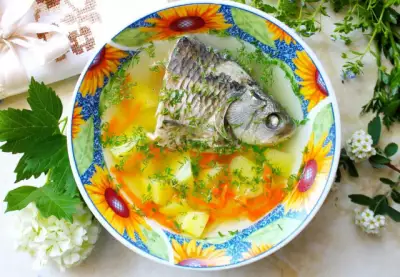 Рыбный суп уха из карася