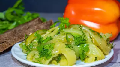 Салат из печеного болгарского перца и баклажанов