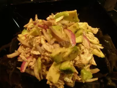 Салат с индейкой и авокадо