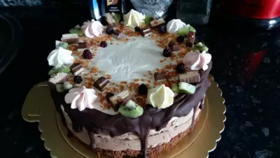 Торт три шоколада с ванилью бейлисом и фруктами
