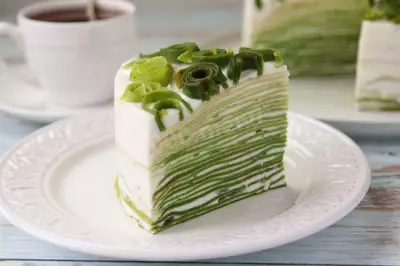 Зеленый блинный торт без красителей