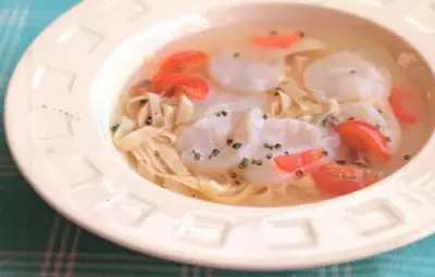 Суп из морских гребешков и тальолини с гренками