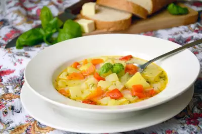 Овощной суп с кабачками и плавленым сыром