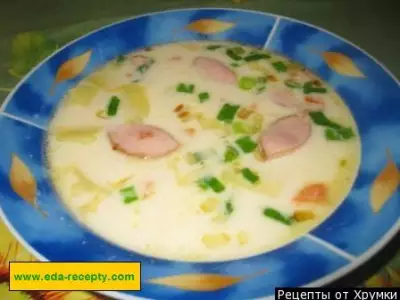 Суп с колбасными изделиями картошкой и плавленым сыром