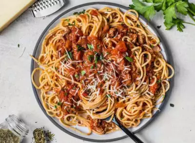 Спагетти с тушенкой