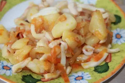 Картофель с кальмарами