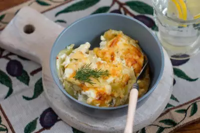 Картошка со сметаной и сыром в духовке