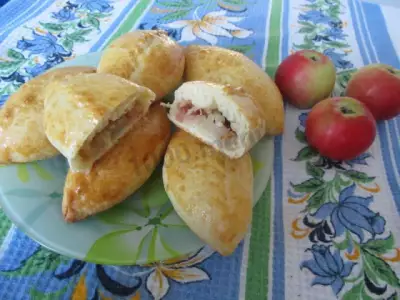 Пирожки из бездрожжевого теста с яблочной начинкой