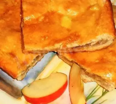 Слоеный пирог с яблоками и корицей