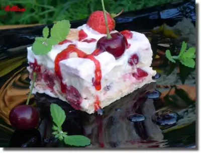 Десертный торт Клубнично-вишневая нежность