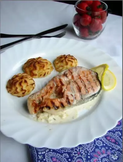 Красная рыба со сливками с картофелем на гарнир