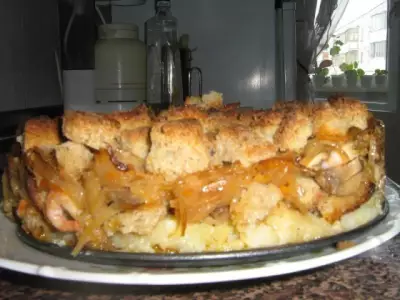 Запеканка картофельная с грибами креветками капустой и сухарями постная