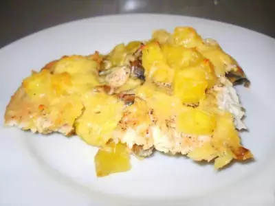 Картошка с ананасами в духовке с грибами и курицей