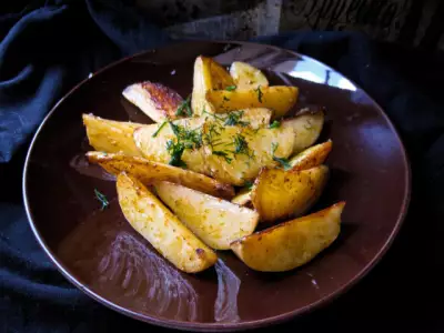 Жареная картошка с чесноком на сковороде по деревенски
