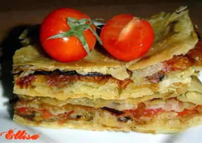 Пирог из лаваша с баклажанами, помидорами, грибами и сыром