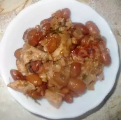 Красная фасоль с курицей и грецкими орехами