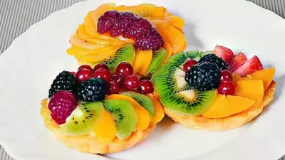 Песочные корзиночки с фруктами