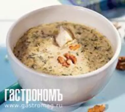 Суп с грецкими орехами и сыром с голубой плесенью