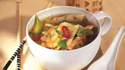 Куриный суп с лапшой в азиатском стиле