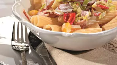 Тортильони с перцем и окороком под сливочным соусом