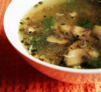 Лёгкий овощной суп со шпинатом