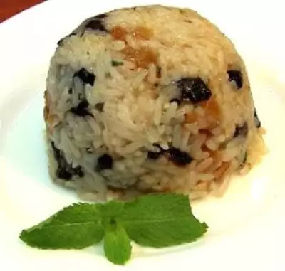 Рисовый пудинг с курагой и грецкими орехами