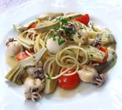 Спагетти с каракатицами артишоками и помидорами черри