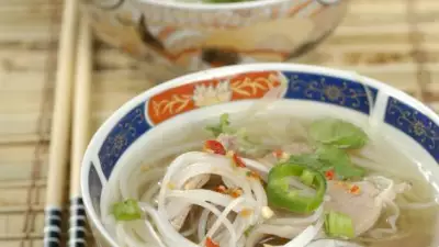 Вьетнамский суп с рисовой лапшой
